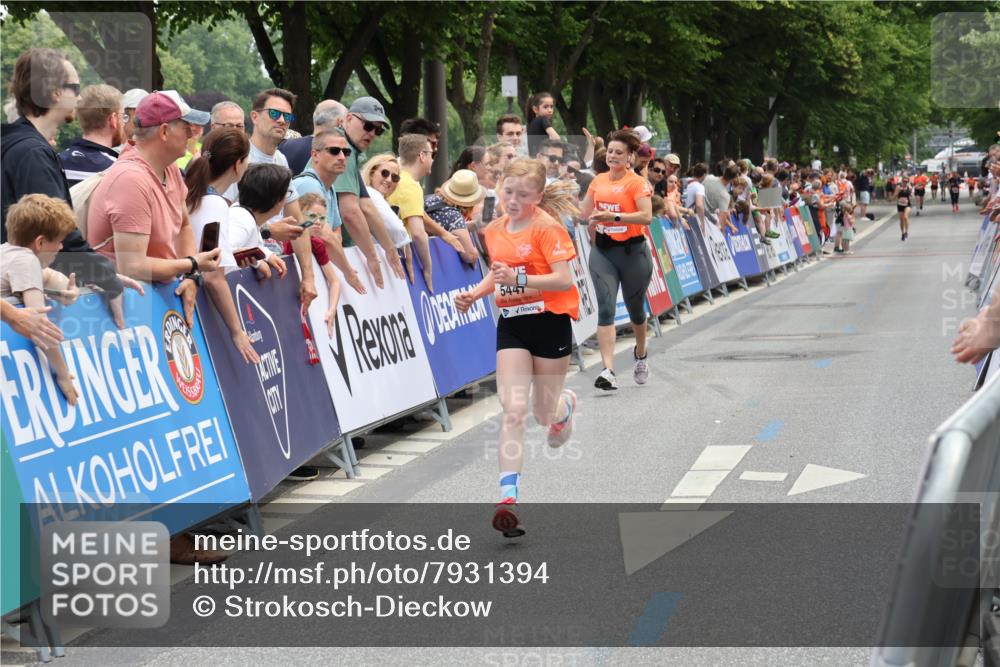 15.06.2025 - REWE Women's Run Strokosch-Dieckow http://msf.ph/oto/7931394 15.06.2025 10:56:05 Ziel 5179, 5447 meine-sportfotos.de