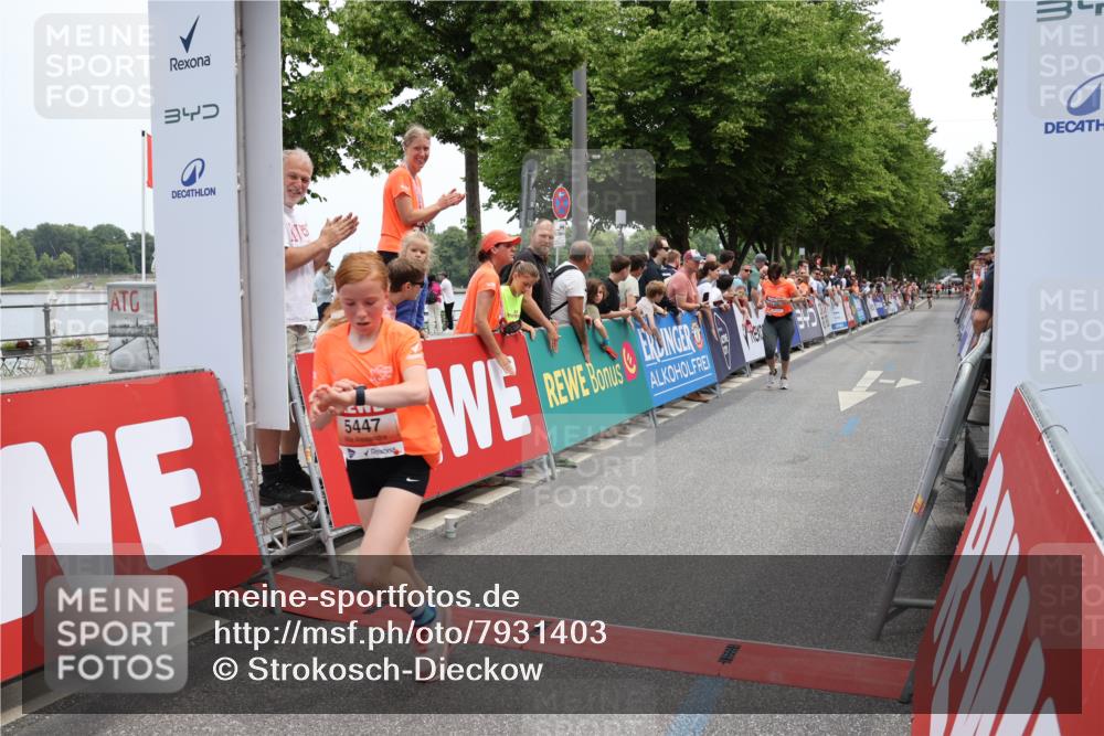 15.06.2025 - REWE Women's Run Strokosch-Dieckow http://msf.ph/oto/7931403 15.06.2025 10:56:07 Ziel 5179, 5447 meine-sportfotos.de