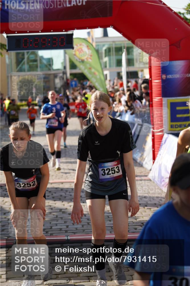 13.06.2025 - Holstenköstenlauf Felixshl http://msf.ph/oto/7931415 13.06.2025 17:59:32 Laufen 2221, 2904, 3042, 3252, 3253, 3583, 3628, 3714, 3973 meine-sportfotos.de