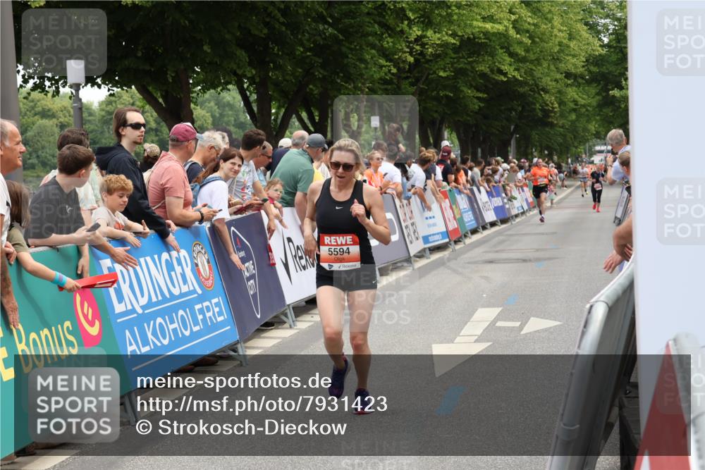 15.06.2025 - REWE Women's Run Strokosch-Dieckow http://msf.ph/oto/7931423 15.06.2025 10:56:23 Ziel 5594 meine-sportfotos.de