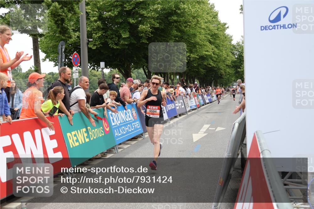 15.06.2025 - REWE Women's Run Strokosch-Dieckow http://msf.ph/oto/7931424 15.06.2025 10:56:24 Ziel 5594 meine-sportfotos.de
