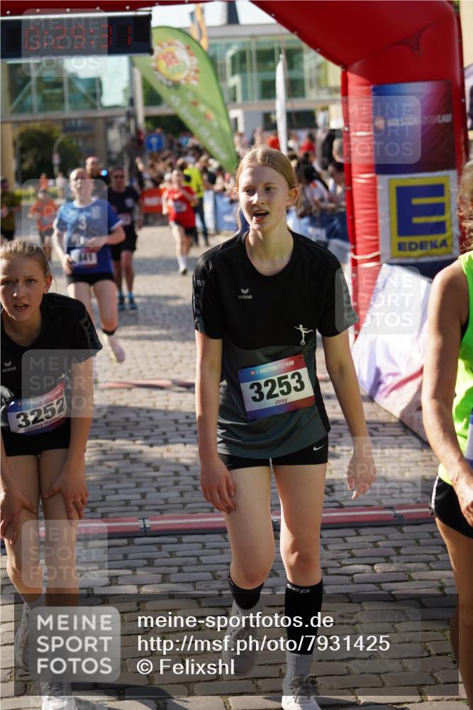 13.06.2025 - Holstenköstenlauf Felixshl http://msf.ph/oto/7931425 13.06.2025 17:59:32 Laufen 2221, 2904, 3042, 3252, 3253, 3583, 3628, 3714, 3973 meine-sportfotos.de