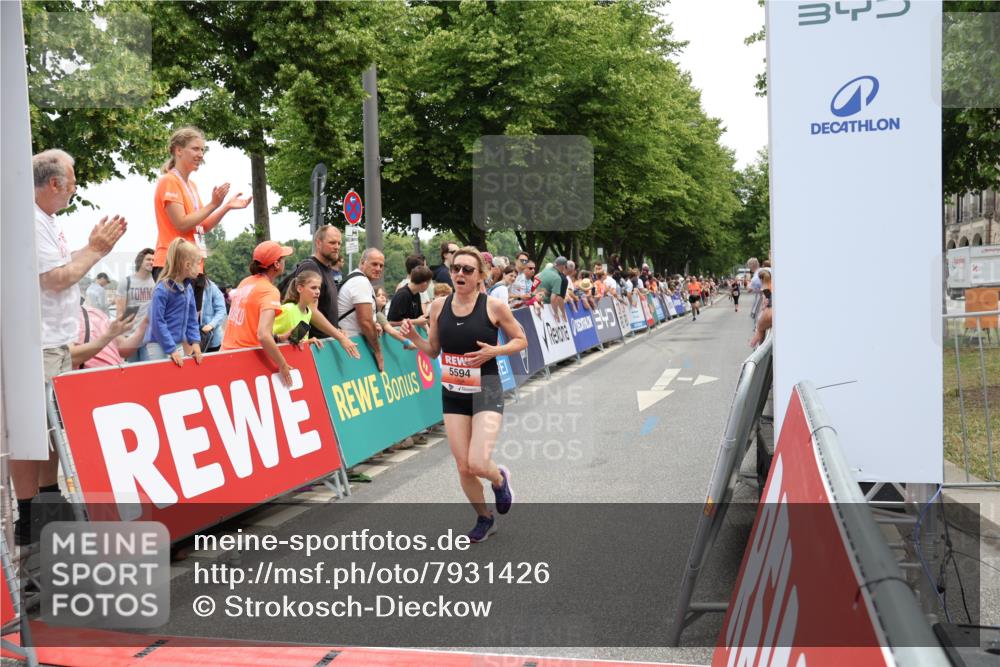 15.06.2025 - REWE Women's Run Strokosch-Dieckow http://msf.ph/oto/7931426 15.06.2025 10:56:24 Ziel 5594 meine-sportfotos.de