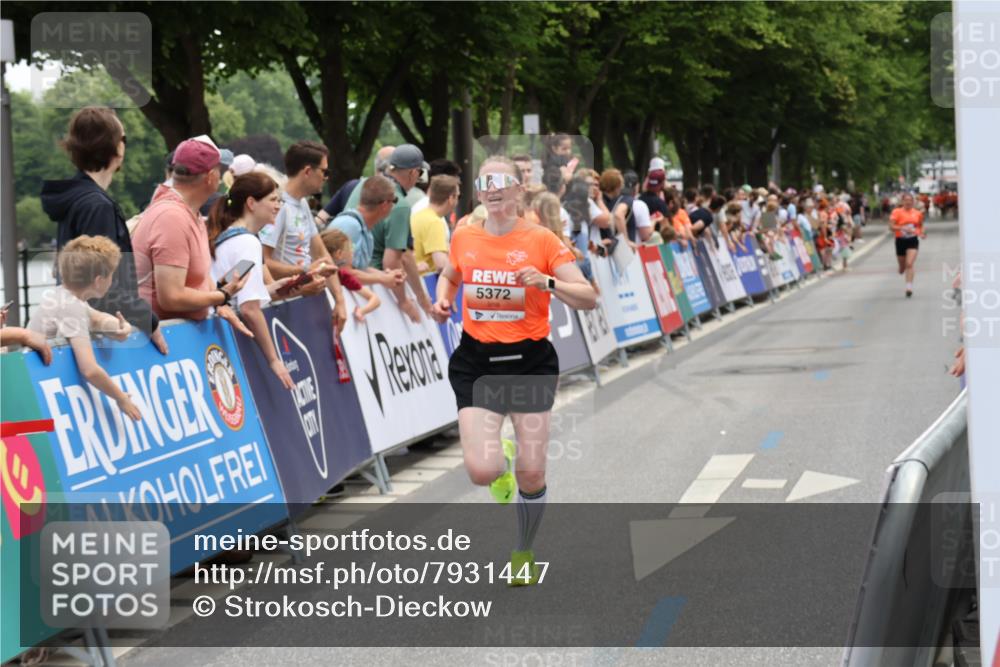 15.06.2025 - REWE Women's Run Strokosch-Dieckow http://msf.ph/oto/7931447 15.06.2025 10:56:43 Ziel 5082, 5372 meine-sportfotos.de