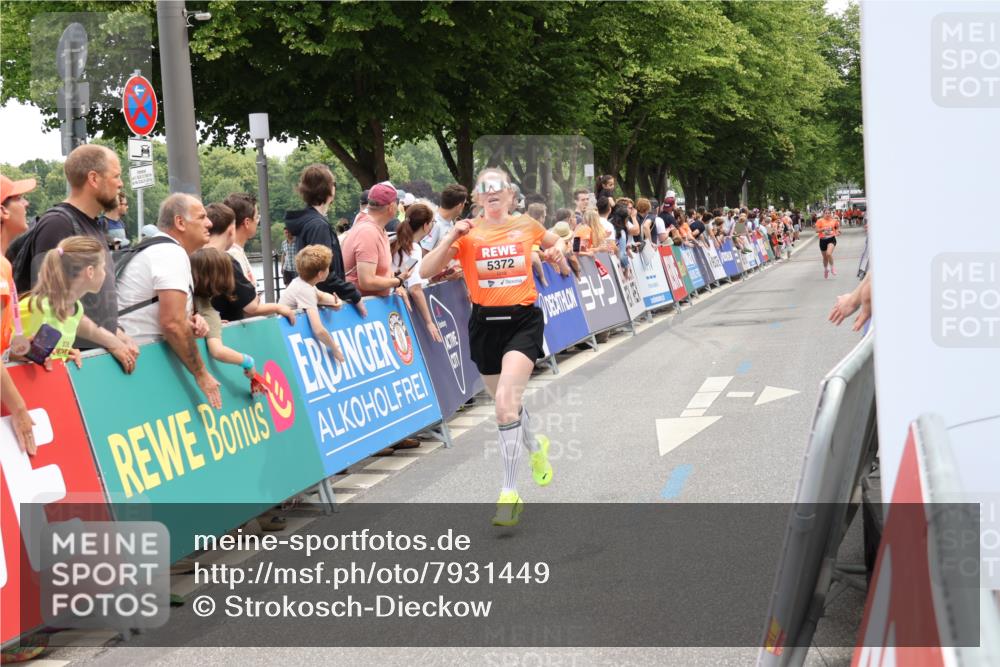 15.06.2025 - REWE Women's Run Strokosch-Dieckow http://msf.ph/oto/7931449 15.06.2025 10:56:43 Ziel 5082, 5372 meine-sportfotos.de