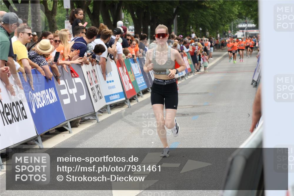15.06.2025 - REWE Women's Run Strokosch-Dieckow http://msf.ph/oto/7931461 15.06.2025 10:57:03 Ziel 5251 meine-sportfotos.de