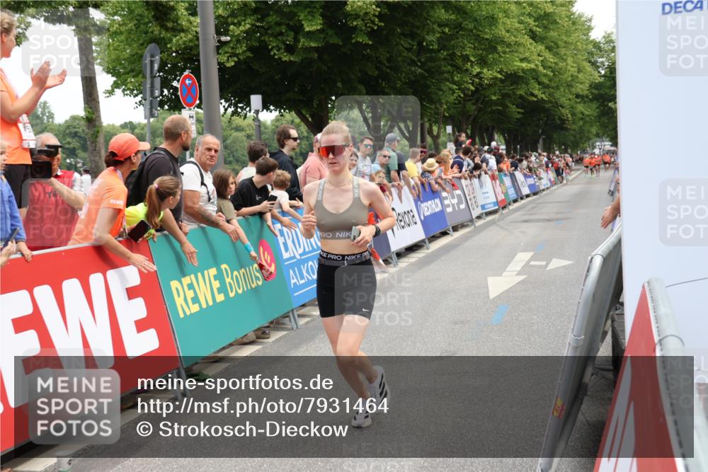15.06.2025 - REWE Women's Run Strokosch-Dieckow http://msf.ph/oto/7931464 15.06.2025 10:57:05 Ziel 5251 meine-sportfotos.de