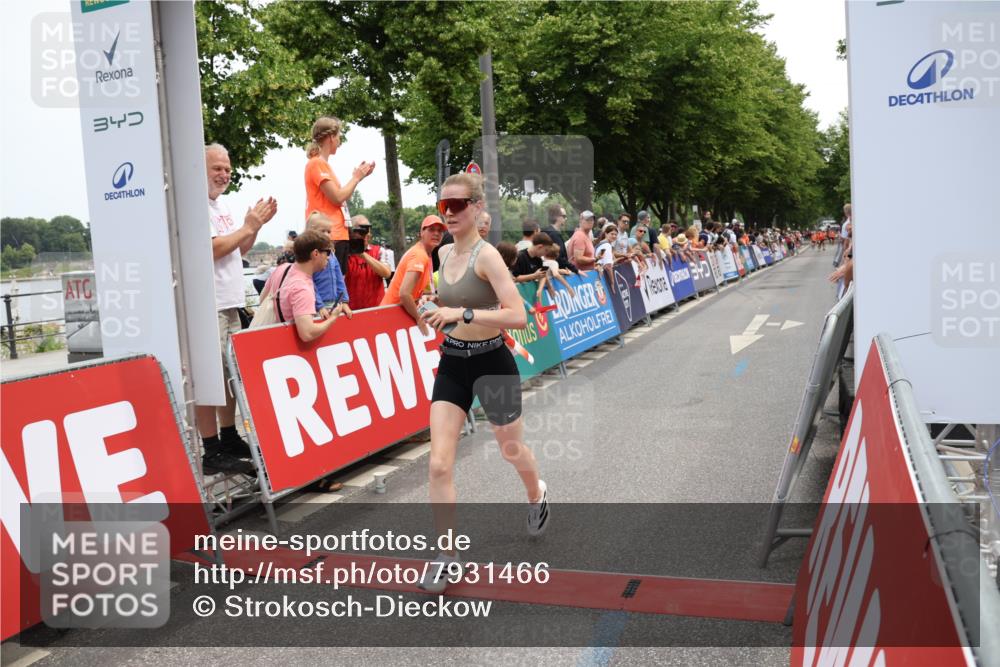 15.06.2025 - REWE Women's Run Strokosch-Dieckow http://msf.ph/oto/7931466 15.06.2025 10:57:06 Ziel 5251 meine-sportfotos.de