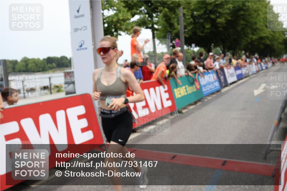 15.06.2025 - REWE Women's Run Strokosch-Dieckow http://msf.ph/oto/7931467 15.06.2025 10:57:06 Ziel 5251 meine-sportfotos.de