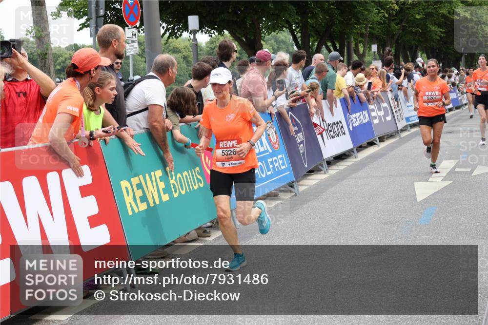 15.06.2025 - REWE Women's Run Strokosch-Dieckow http://msf.ph/oto/7931486 15.06.2025 10:57:28 Ziel 5142, 5154, 5201, 5326, 5537, 5656 meine-sportfotos.de