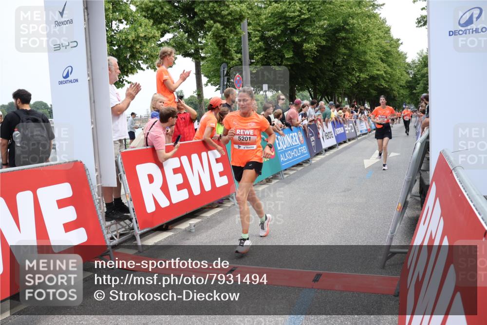 15.06.2025 - REWE Women's Run Strokosch-Dieckow http://msf.ph/oto/7931494 15.06.2025 10:57:31 Ziel 5154, 5201, 5326, 5486, 5537, 5611, 5656 meine-sportfotos.de