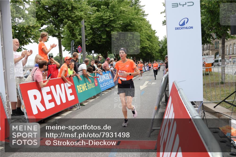 15.06.2025 - REWE Women's Run Strokosch-Dieckow http://msf.ph/oto/7931498 15.06.2025 10:57:33 Ziel 5154, 5201, 5326, 5327, 5486, 5537, 5611 meine-sportfotos.de