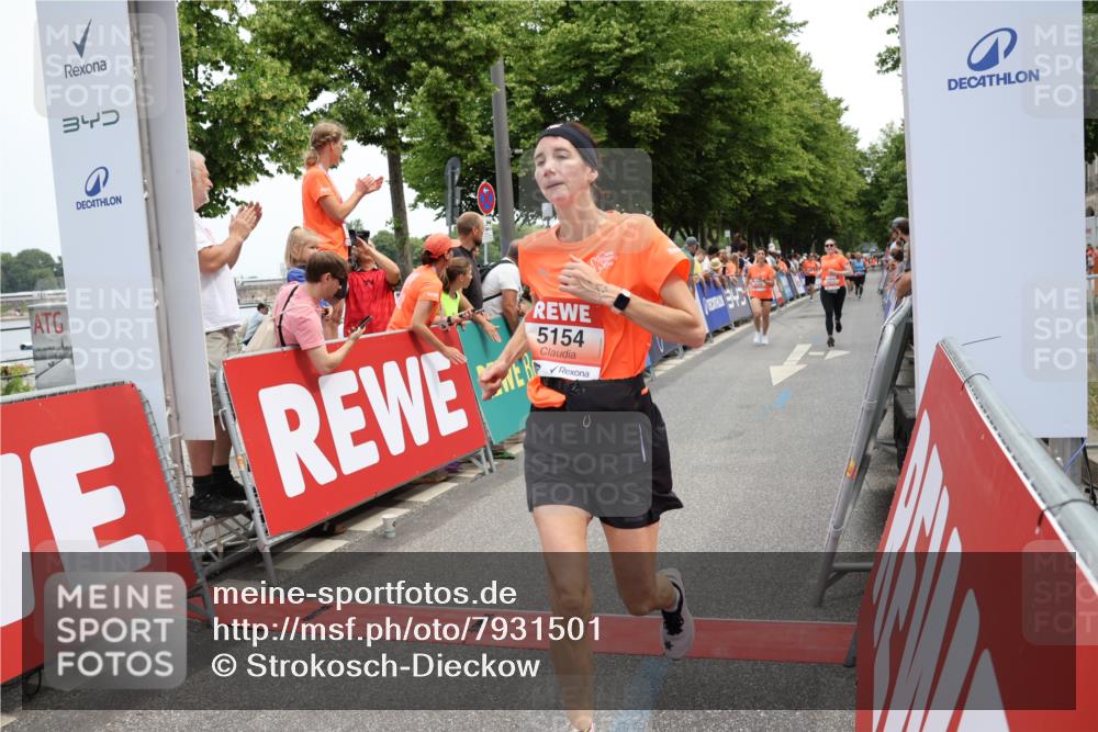15.06.2025 - REWE Women's Run Strokosch-Dieckow http://msf.ph/oto/7931501 15.06.2025 10:57:33 Ziel 5154, 5201, 5326, 5327, 5486, 5537, 5611 meine-sportfotos.de