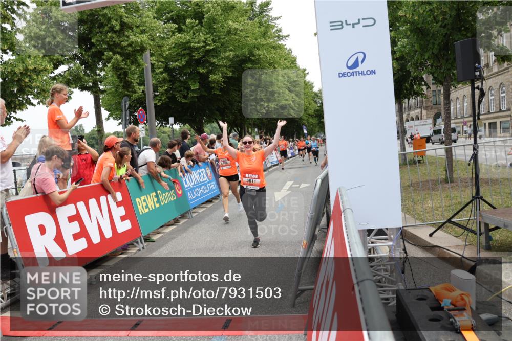15.06.2025 - REWE Women's Run Strokosch-Dieckow http://msf.ph/oto/7931503 15.06.2025 10:57:36 Ziel 5031, 5154, 5201, 5326, 5327, 5486, 5507, 5611 meine-sportfotos.de