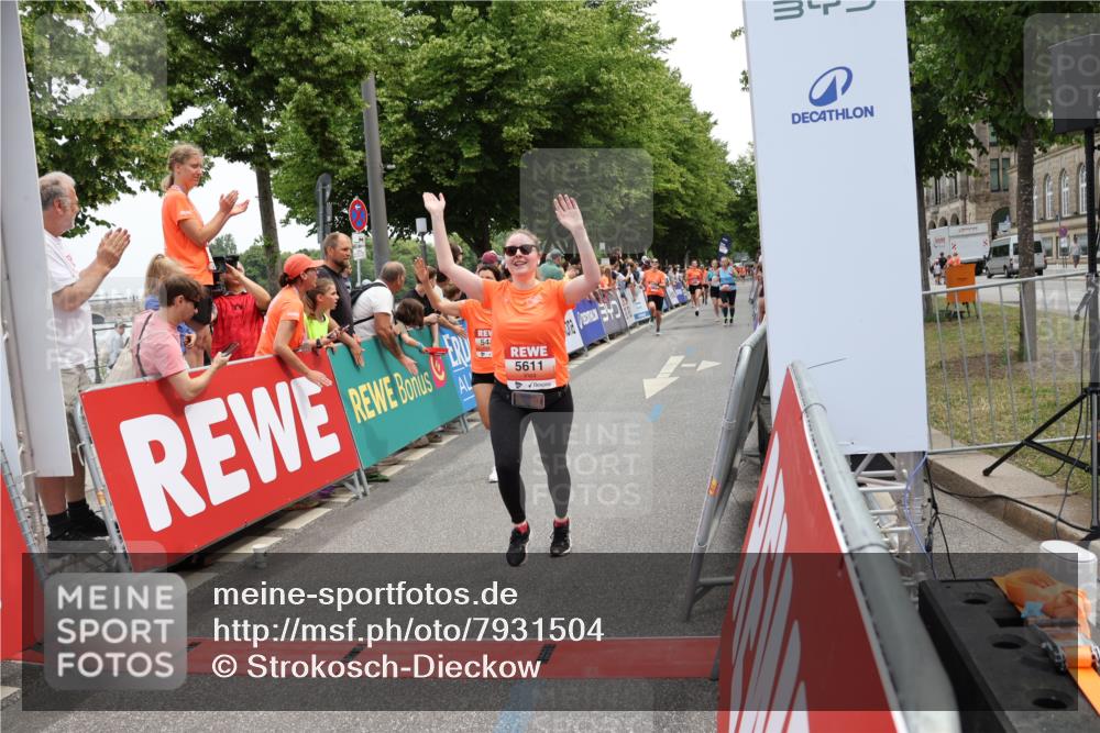 15.06.2025 - REWE Women's Run Strokosch-Dieckow http://msf.ph/oto/7931504 15.06.2025 10:57:36 Ziel 5031, 5154, 5201, 5326, 5327, 5486, 5507, 5611 meine-sportfotos.de