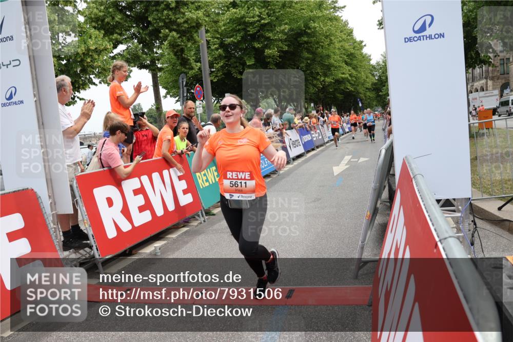 15.06.2025 - REWE Women's Run Strokosch-Dieckow http://msf.ph/oto/7931506 15.06.2025 10:57:36 Ziel 5031, 5154, 5201, 5326, 5327, 5486, 5507, 5611 meine-sportfotos.de
