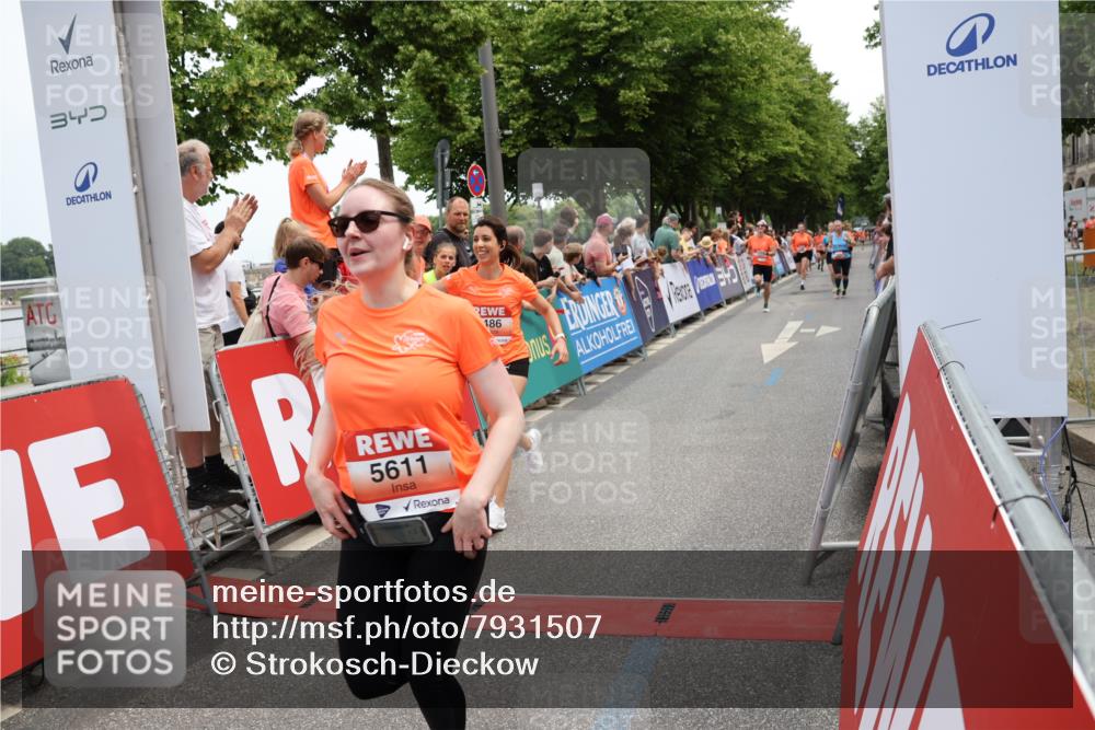 15.06.2025 - REWE Women's Run Strokosch-Dieckow http://msf.ph/oto/7931507 15.06.2025 10:57:37 Ziel 5031, 5154, 5201, 5264, 5327, 5486, 5507, 5611 meine-sportfotos.de