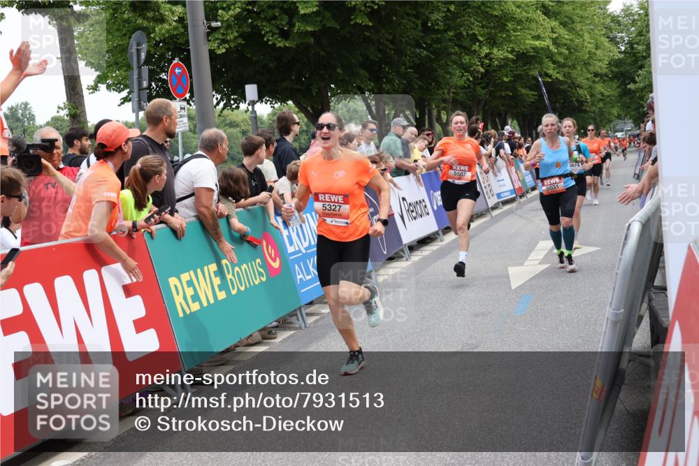 15.06.2025 - REWE Women's Run Strokosch-Dieckow http://msf.ph/oto/7931513 15.06.2025 10:57:39 Ziel 5031, 5154, 5264, 5327, 5486, 5507, 5611 meine-sportfotos.de