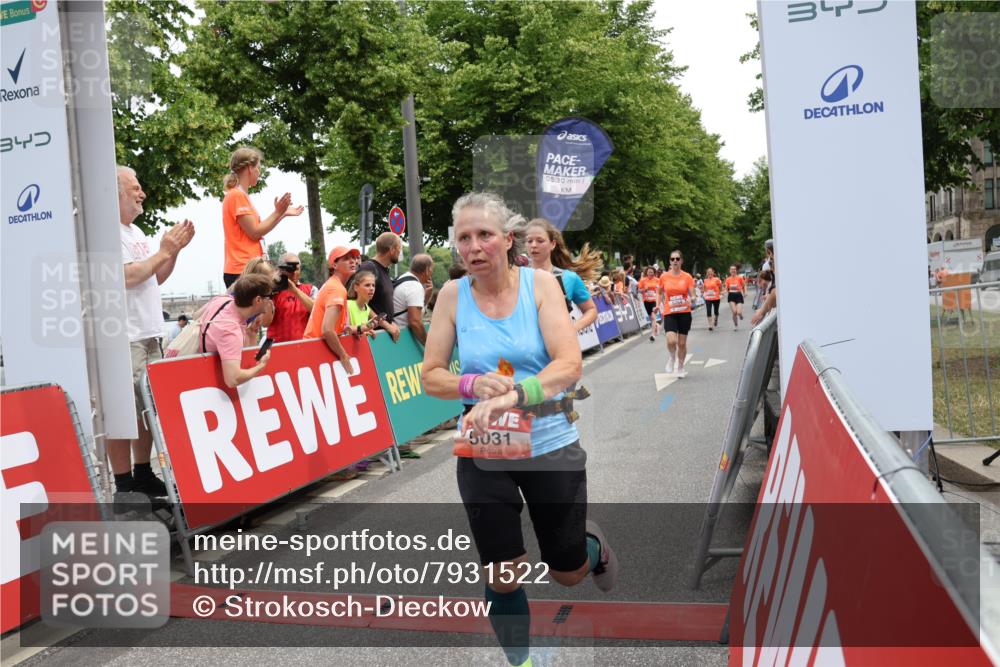 15.06.2025 - REWE Women's Run Strokosch-Dieckow http://msf.ph/oto/7931522 15.06.2025 10:57:42 Ziel 5031, 5032, 5264, 5327, 5334, 5335, 5462, 5486, 5507, 5611 meine-sportfotos.de