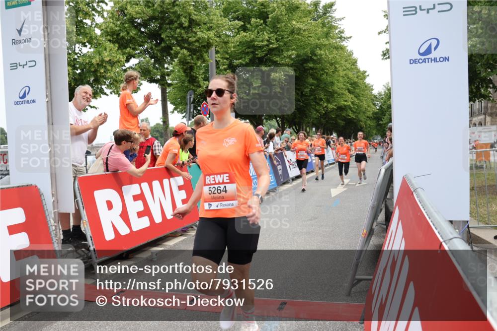 15.06.2025 - REWE Women's Run Strokosch-Dieckow http://msf.ph/oto/7931526 15.06.2025 10:57:44 Ziel 5031, 5032, 5264, 5327, 5334, 5335, 5462, 5486, 5507 meine-sportfotos.de