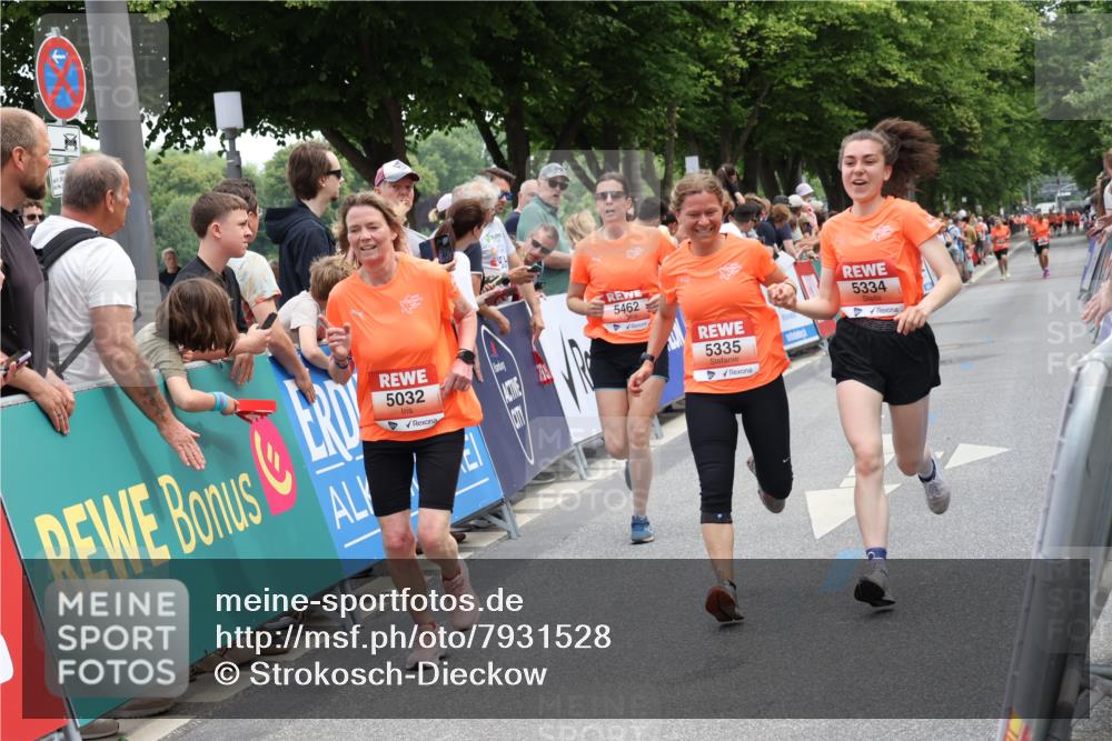 15.06.2025 - REWE Women's Run Strokosch-Dieckow http://msf.ph/oto/7931528 15.06.2025 10:57:45 Ziel 5031, 5032, 5264, 5327, 5334, 5335, 5462, 5507 meine-sportfotos.de