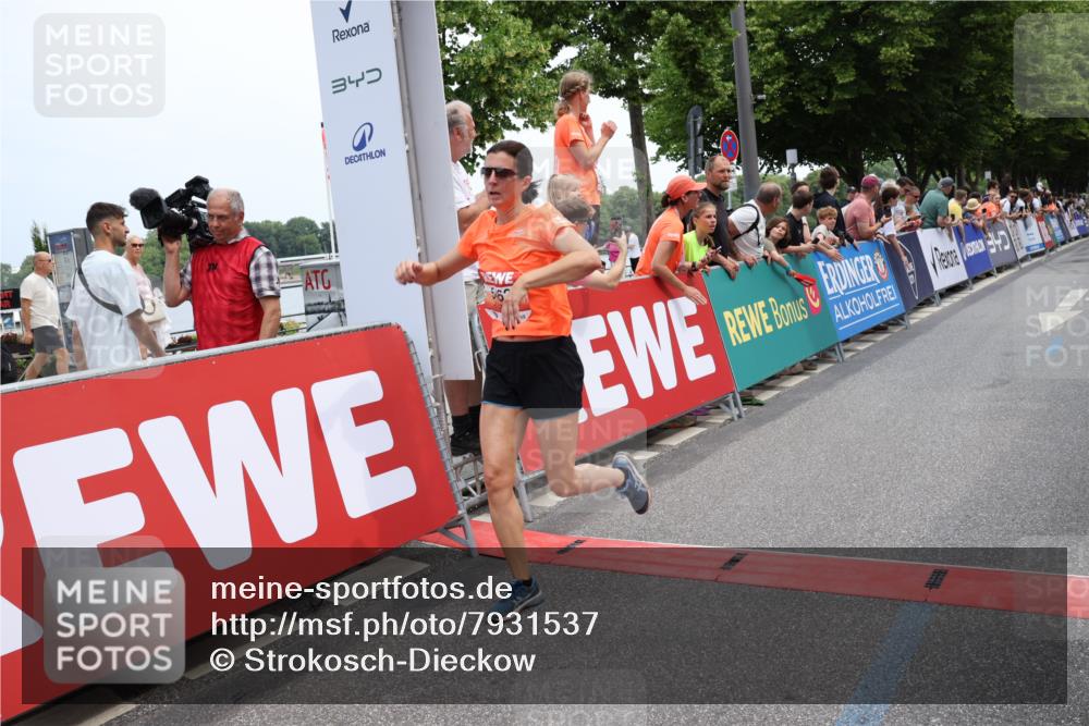 15.06.2025 - REWE Women's Run Strokosch-Dieckow http://msf.ph/oto/7931537 15.06.2025 10:57:47 Ziel 5031, 5032, 5264, 5334, 5335, 5462, 5507 meine-sportfotos.de