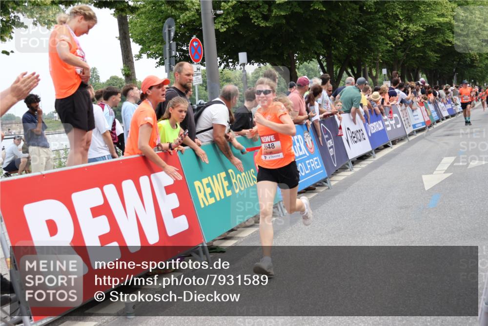 15.06.2025 - REWE Women's Run Strokosch-Dieckow http://msf.ph/oto/7931589 15.06.2025 10:58:23 Ziel 5207, 5328, 5368, 5442, 5648 meine-sportfotos.de