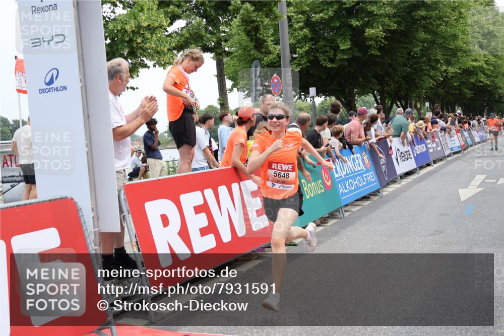 15.06.2025 - REWE Women's Run Strokosch-Dieckow http://msf.ph/oto/7931591 15.06.2025 10:58:24 Ziel 5207, 5328, 5368, 5442, 5591, 5648 meine-sportfotos.de