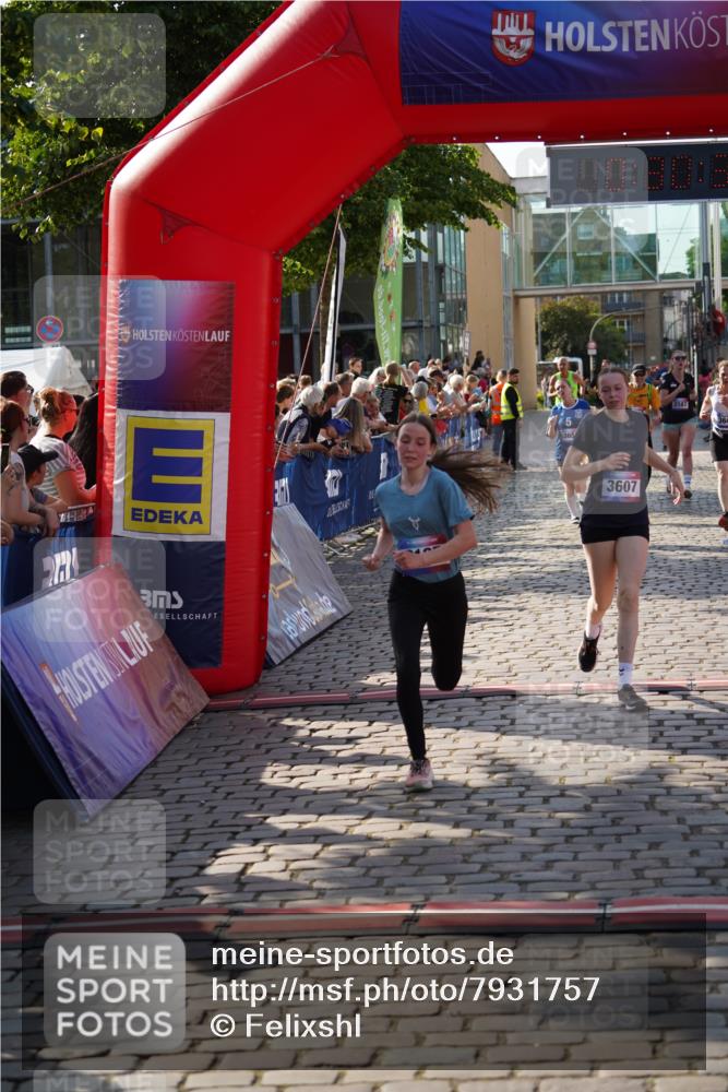 13.06.2025 - Holstenköstenlauf Felixshl http://msf.ph/oto/7931757 13.06.2025 18:00:33 Laufen 2195, 2339, 2346, 2351, 2563, 2587, 3607, 3647, 3653, 3669 meine-sportfotos.de
