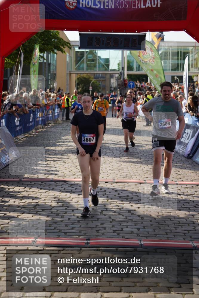 13.06.2025 - Holstenköstenlauf Felixshl http://msf.ph/oto/7931768 13.06.2025 18:00:34 Laufen 2195, 2339, 2346, 2351, 2563, 2587, 2808, 3285, 3607, 3647, 3653, 3669 meine-sportfotos.de