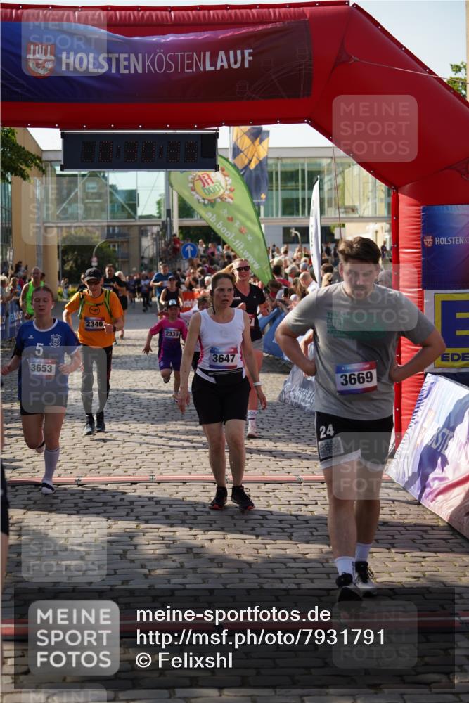 13.06.2025 - Holstenköstenlauf Felixshl http://msf.ph/oto/7931791 13.06.2025 18:00:36 Laufen 2166, 2167, 2195, 2339, 2346, 2351, 2563, 2587, 2808, 3285, 3607, 3647, 3653, 3669, 3803 meine-sportfotos.de