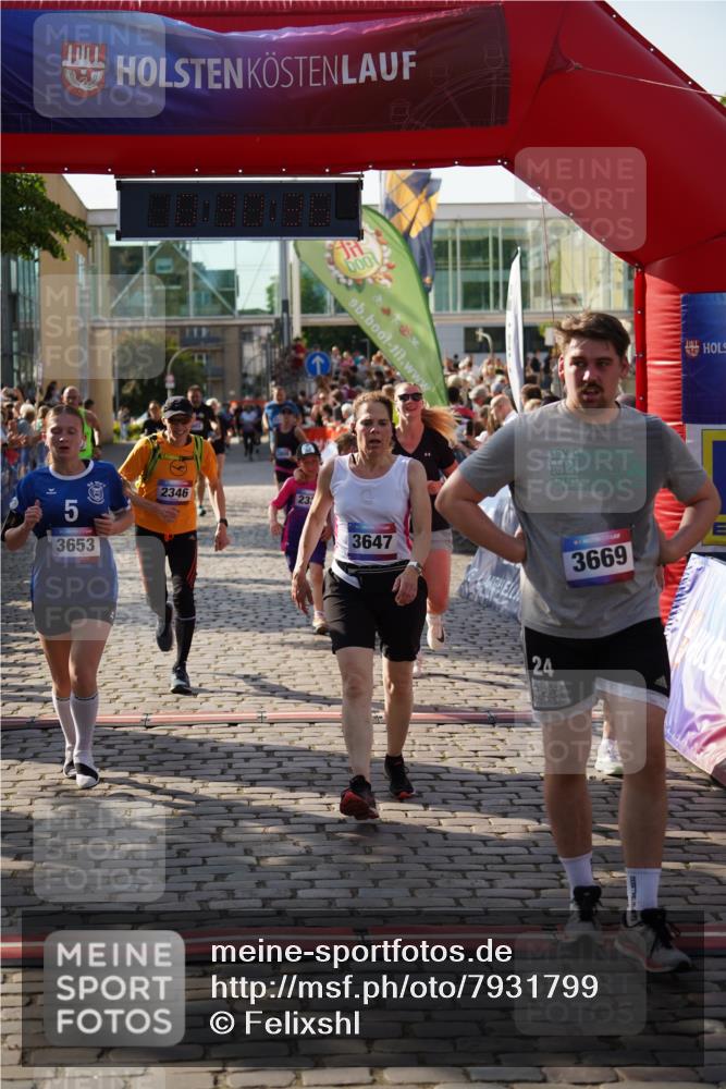 13.06.2025 - Holstenköstenlauf Felixshl http://msf.ph/oto/7931799 13.06.2025 18:00:37 Laufen 2166, 2167, 2195, 2339, 2346, 2351, 2375, 2563, 2587, 2808, 3285, 3607, 3647, 3653, 3669, 3803 meine-sportfotos.de