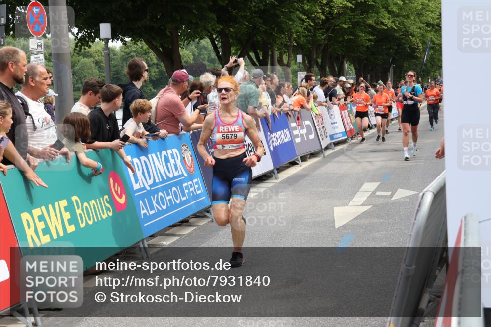 15.06.2025 - REWE Women's Run Strokosch-Dieckow http://msf.ph/oto/7931840 15.06.2025 11:00:13 Ziel 5044, 5059, 5156, 5280, 5281, 5365, 5453, 5679, 5680 meine-sportfotos.de
