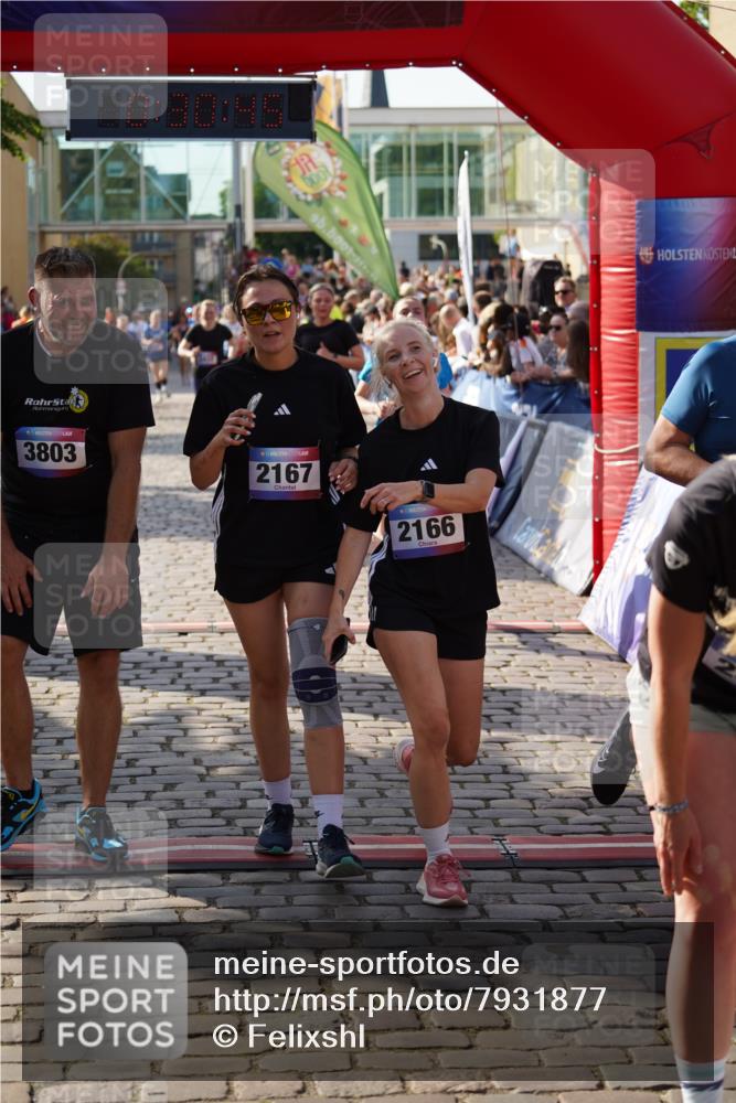 13.06.2025 - Holstenköstenlauf Felixshl http://msf.ph/oto/7931877 13.06.2025 18:00:46 Laufen 2166, 2167, 2375, 2427, 2432, 2557, 2614, 2808, 2887, 3285, 3803, 3956 meine-sportfotos.de
