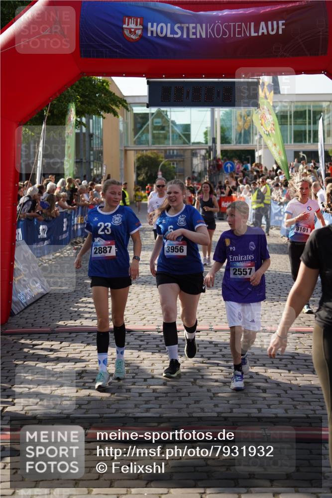 13.06.2025 - Holstenköstenlauf Felixshl http://msf.ph/oto/7931932 13.06.2025 18:00:55 Laufen 2413, 2432, 2557, 2811, 2887, 3101, 3201, 3261, 3723, 3793, 3956 meine-sportfotos.de