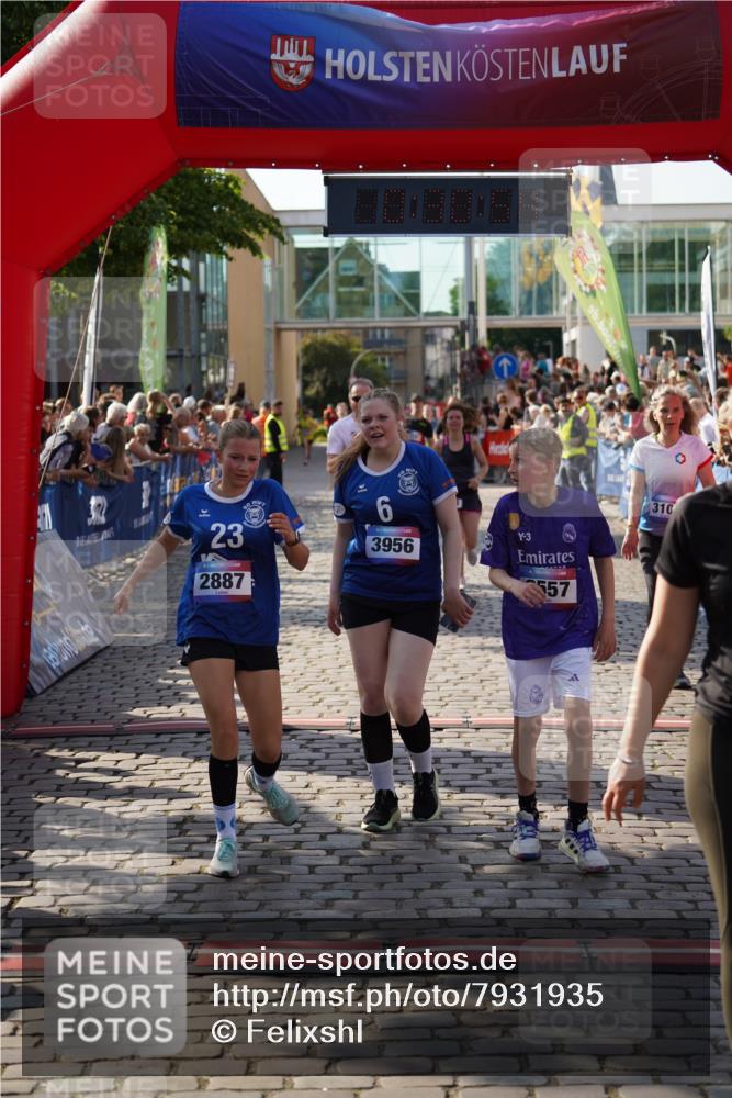 13.06.2025 - Holstenköstenlauf Felixshl http://msf.ph/oto/7931935 13.06.2025 18:00:55 Laufen 2413, 2432, 2557, 2811, 2887, 3101, 3201, 3261, 3723, 3793, 3956 meine-sportfotos.de