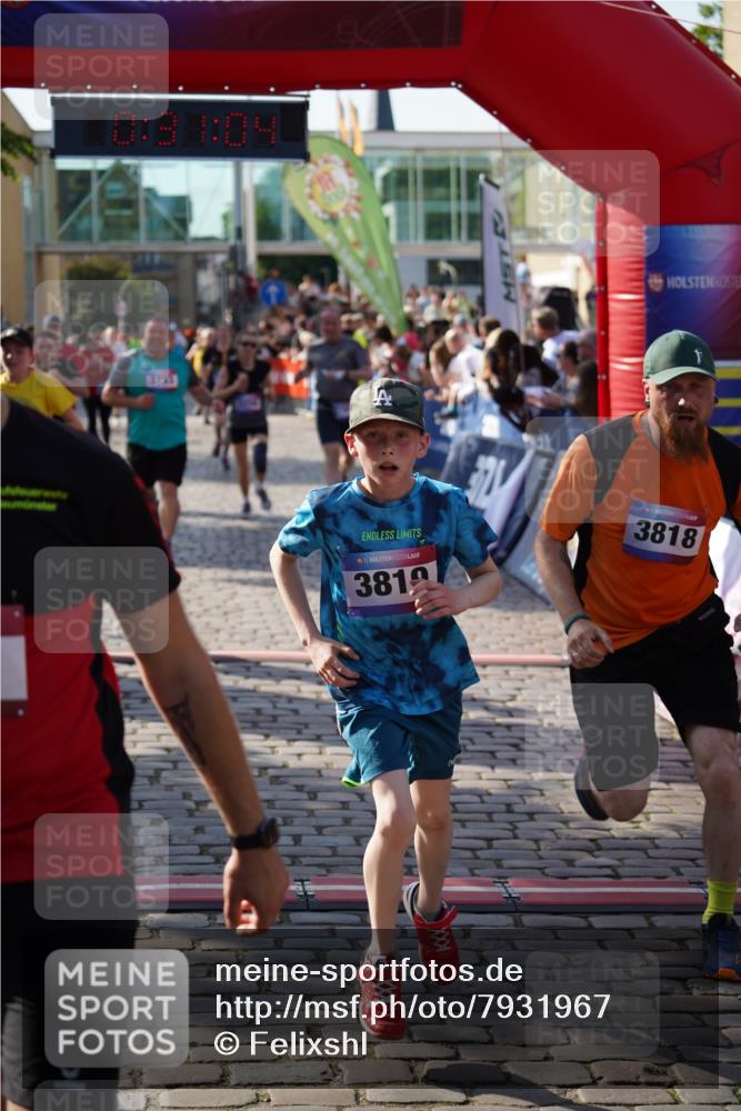 13.06.2025 - Holstenköstenlauf Felixshl http://msf.ph/oto/7931967 13.06.2025 18:01:05 Laufen 2419, 2455, 2470, 2496, 2740, 2785, 2871, 3201, 3256, 3261, 3298, 3713, 3723, 3733, 3793, 3818, 3819 meine-sportfotos.de