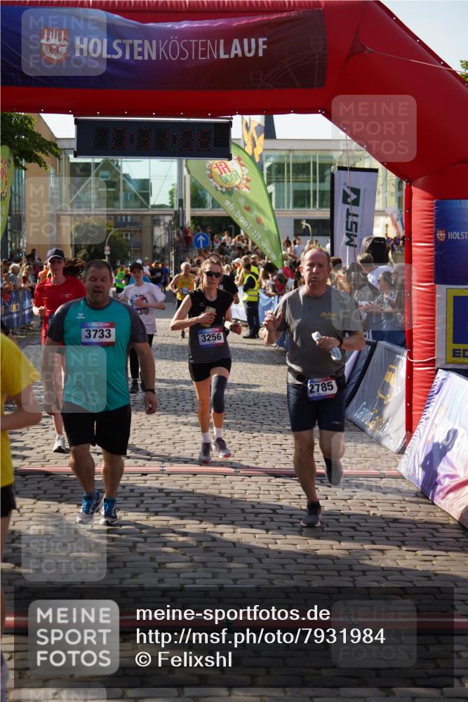 13.06.2025 - Holstenköstenlauf Felixshl http://msf.ph/oto/7931984 13.06.2025 18:01:07 Laufen 2419, 2455, 2470, 2496, 2740, 2785, 2853, 2871, 3256, 3298, 3713, 3733, 3818, 3819 meine-sportfotos.de