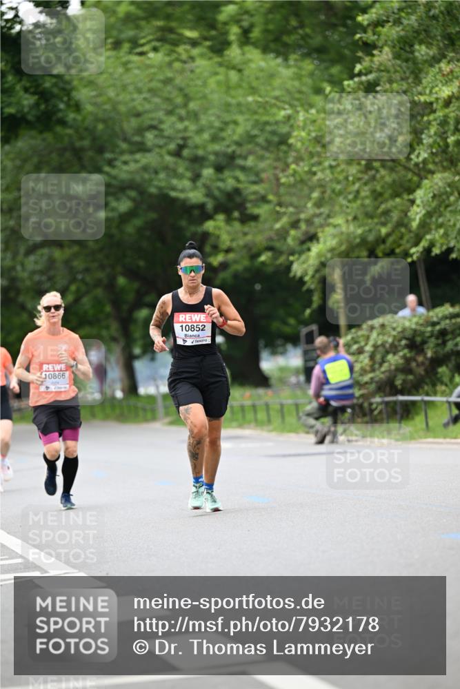 15.06.2025 - REWE Women's Run Dr. Thomas Lammeyer http://msf.ph/oto/7932178 15.06.2025 09:14:46 Laufen 10866, 10852 meine-sportfotos.de