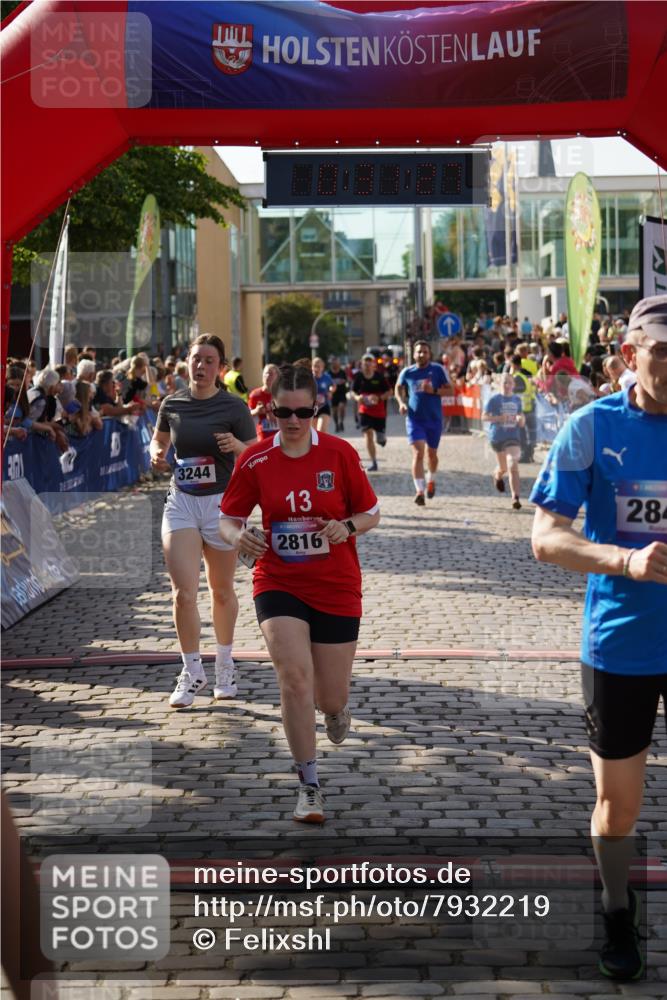 13.06.2025 - Holstenköstenlauf Felixshl http://msf.ph/oto/7932219 13.06.2025 18:01:28 Laufen 2815, 2816, 2842, 2894, 3023, 3197, 3244, 3585, 3608 meine-sportfotos.de
