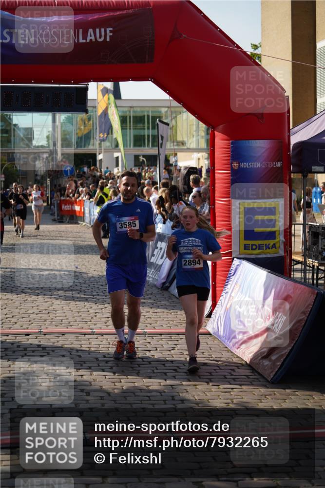 13.06.2025 - Holstenköstenlauf Felixshl http://msf.ph/oto/7932265 13.06.2025 18:01:32 Laufen 2288, 2425, 2815, 2894, 3023, 3197, 3244, 3585, 3711 meine-sportfotos.de