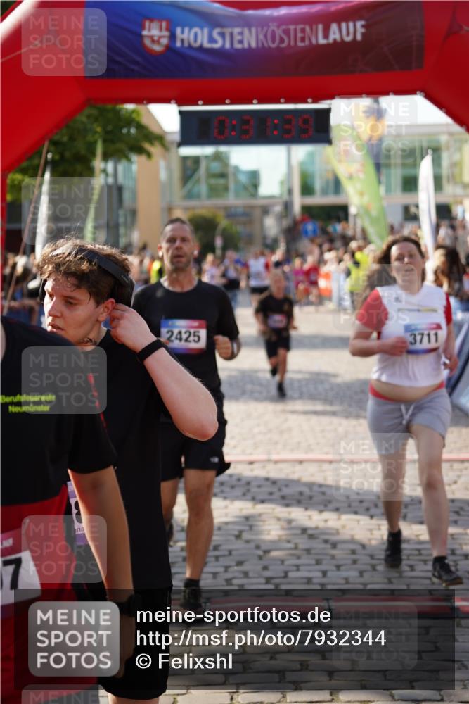 13.06.2025 - Holstenköstenlauf Felixshl http://msf.ph/oto/7932344 13.06.2025 18:01:40 Laufen 2288, 2425, 2454, 2890, 3646, 3710, 3711, 3822 meine-sportfotos.de