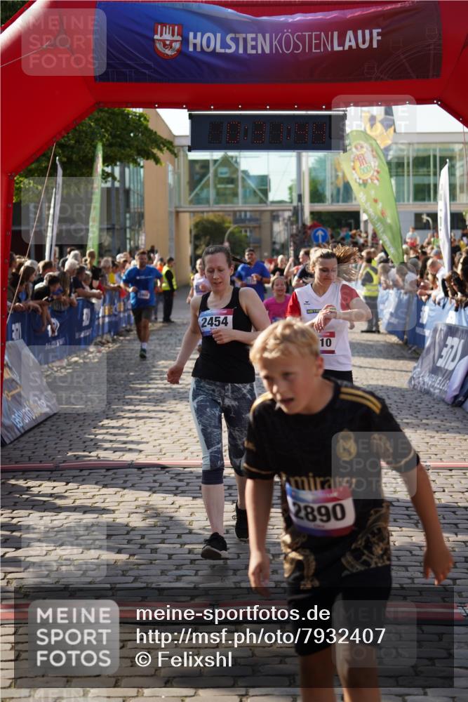 13.06.2025 - Holstenköstenlauf Felixshl http://msf.ph/oto/7932407 13.06.2025 18:01:46 Laufen 2231, 2232, 2238, 2252, 2454, 2856, 2890, 3579, 3646, 3710, 3822, 3900 meine-sportfotos.de