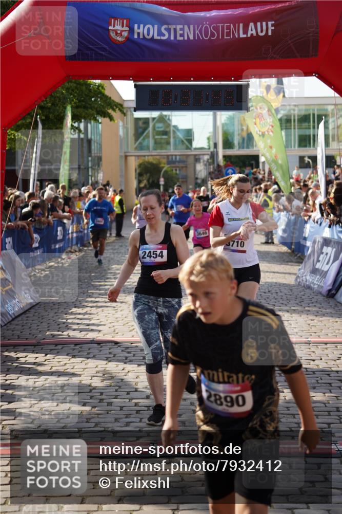 13.06.2025 - Holstenköstenlauf Felixshl http://msf.ph/oto/7932412 13.06.2025 18:01:46 Laufen 2231, 2232, 2238, 2252, 2454, 2856, 2890, 3579, 3646, 3710, 3822, 3900 meine-sportfotos.de