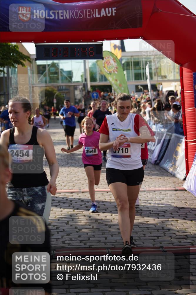 13.06.2025 - Holstenköstenlauf Felixshl http://msf.ph/oto/7932436 13.06.2025 18:01:47 Laufen 2231, 2232, 2238, 2252, 2454, 2856, 2890, 3579, 3646, 3710, 3822, 3900 meine-sportfotos.de
