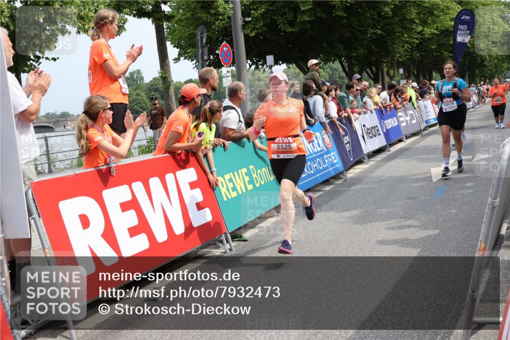 15.06.2025 - REWE Women's Run Strokosch-Dieckow http://msf.ph/oto/7932473 15.06.2025 11:03:22 Ziel 5017, 5199, 5206, 5292, 5503, 5525, 5582, 5613, 5620, 5651, 5667 meine-sportfotos.de
