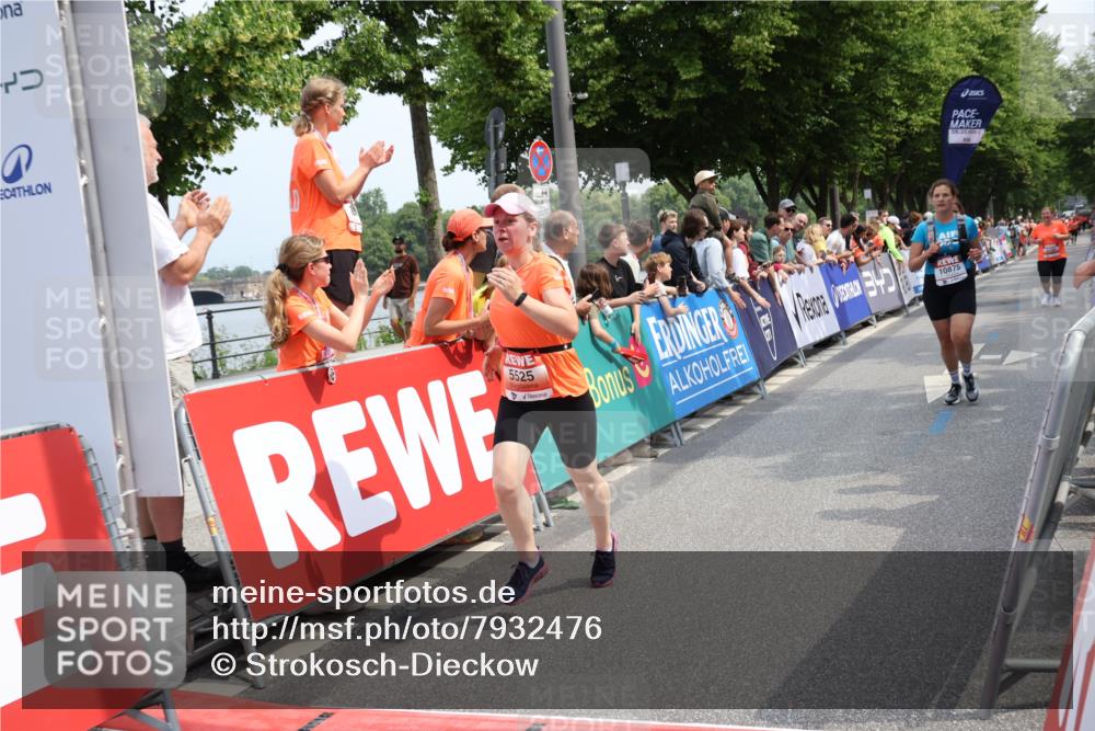 15.06.2025 - REWE Women's Run Strokosch-Dieckow http://msf.ph/oto/7932476 15.06.2025 11:03:22 Ziel 5017, 5199, 5206, 5292, 5503, 5525, 5582, 5613, 5620, 5651, 5667 meine-sportfotos.de
