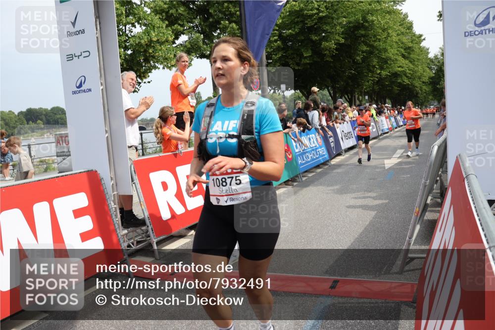 15.06.2025 - REWE Women's Run Strokosch-Dieckow http://msf.ph/oto/7932491 15.06.2025 11:03:25 Ziel 5017, 5199, 5206, 5292, 5503, 5525, 5613, 5651 meine-sportfotos.de