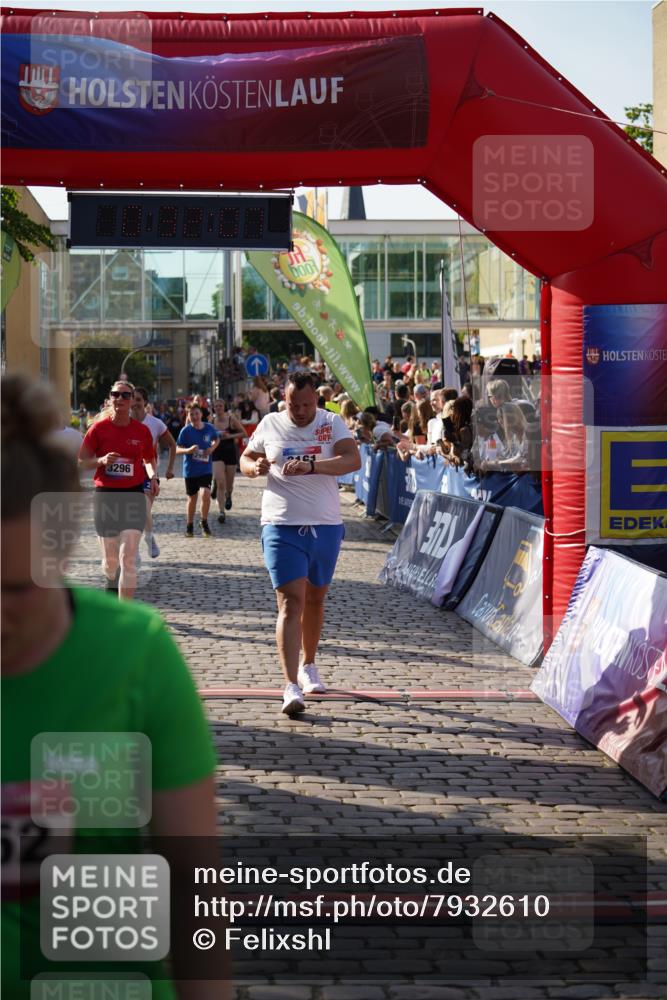 13.06.2025 - Holstenköstenlauf Felixshl http://msf.ph/oto/7932610 13.06.2025 18:02:08 Laufen 2013, 2410, 2994, 2998, 3090, 3095, 3161, 3296, 3578, 3630, 3752, 3927 meine-sportfotos.de
