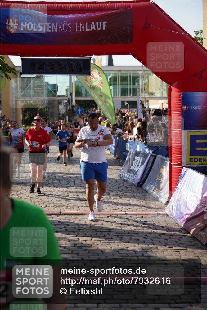 13.06.2025 - Holstenköstenlauf Felixshl http://msf.ph/oto/7932616 13.06.2025 18:02:08 Laufen 2013, 2410, 2994, 2998, 3090, 3095, 3161, 3296, 3578, 3630, 3752, 3927 meine-sportfotos.de